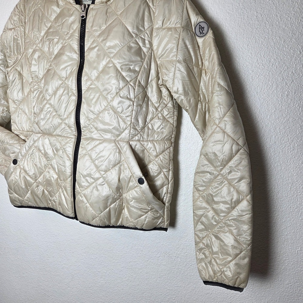 Abercrombie & Fitch pearly off white puffer style jacket Womens Size Medium - Picture 4 of 12